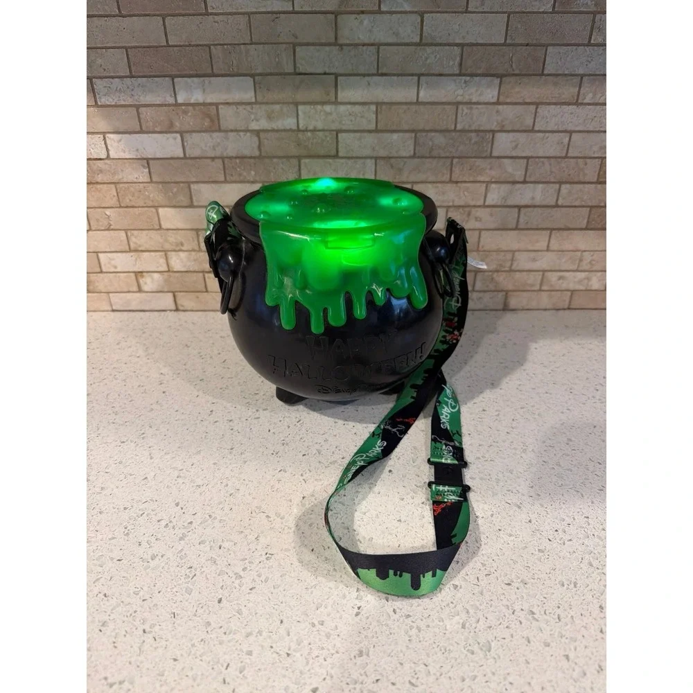 2018 Disney Parks Poison Apple Cauldron Halloween Popcorn Bucket with‎ Lights